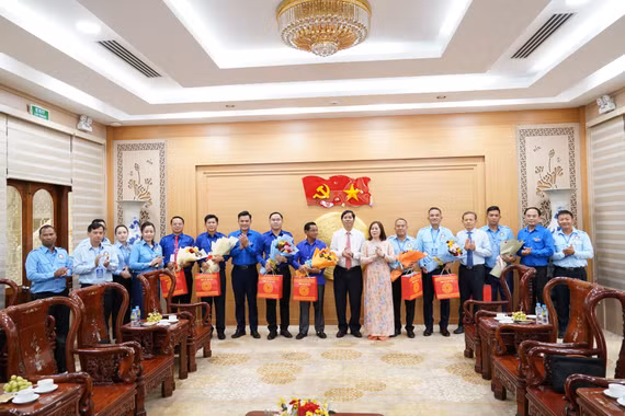 Đồng chí Trần Minh Sơn tiếp xã giao Đoàn đại biểu thanh niên các tỉnh của Lào và Campuchia