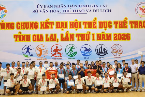 Đội Công an tỉnh và phường Bình Định giành quyền vào chung kết bóng đá nam 