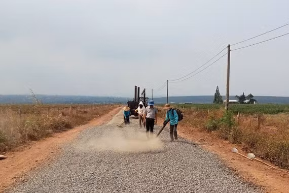 Bờ Ngoong đầu tư hơn 4 tỷ đồng nâng cấp 3 tuyến đường giao thông.