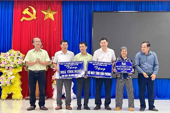 Nhà máy Đường An Khê trao kinh phí hỗ trợ xây dựng 8 nhà tình nghĩa cho hộ nghèo