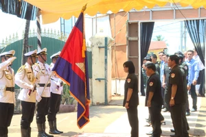 Lãnh đạo tỉnh Gia Lai viếng Ngài Muong Poy tại tỉnh Ratanakiri