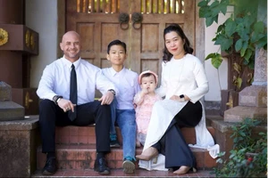 Người ngoại quốc ấn tượng với tinh thần yêu nước của người Gia Lai