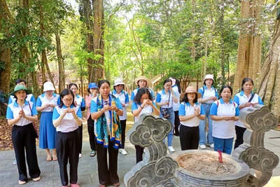 Hội Liên hiệp phụ nữ tỉnh Gia Lai tổ chức hành trình về nguồn 
