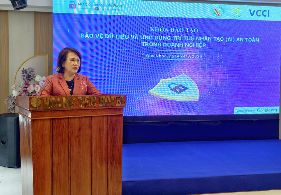 Bà Đồng Thị Ánh-Phó Chủ tịch Hội nữ doanh nhân Việt Nam, Chủ tịch Hội nữ doanh nhân Bình Định phát biểu tại khóa đào tạo. Ảnh: Dũng Nhân Bà Đồng Thị Ánh-Phó Chủ tịch Hội nữ doanh nhân Việt Nam, Chủ tịch Hội nữ doanh nhân Bình Định phát biểu tại khóa đào tạo. Ảnh: Dũng Nhân