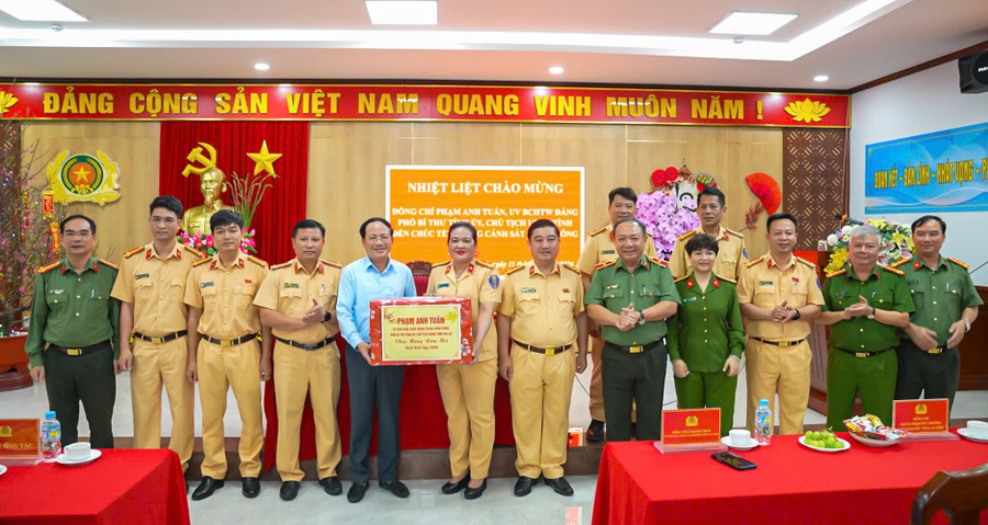 dong-chi-pham-anh-tuan-uy-vien-trung-uong-dang-pho-bi-thu-tinh-uy-chu-tich-ubnd-tinh-yeu-cau-phong-canh-sat-giao-thong-bao-dam-giao-thong-an-toan-thong-suot-trong-dip-tet.jpg