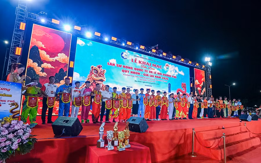 bieu-dien-lan-su-rong.jpg