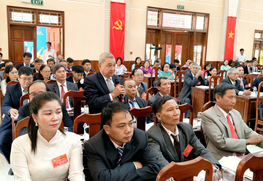 Đảng viên tham gia ý kiến tại Đại hội. Ảnh: Dũng Nhân quy-nhon-bac-2.jpg