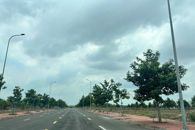 Với đất nền thì nhà đầu tư cần chọn nơi có quy hoạch phải rõ ràng, pháp lý chuẩn, gần khu dân cư hiện hữu. Với đất nền thì nhà đầu tư cần chọn nơi có quy hoạch phải rõ ràng, pháp lý chuẩn, gần khu dân cư hiện hữu.