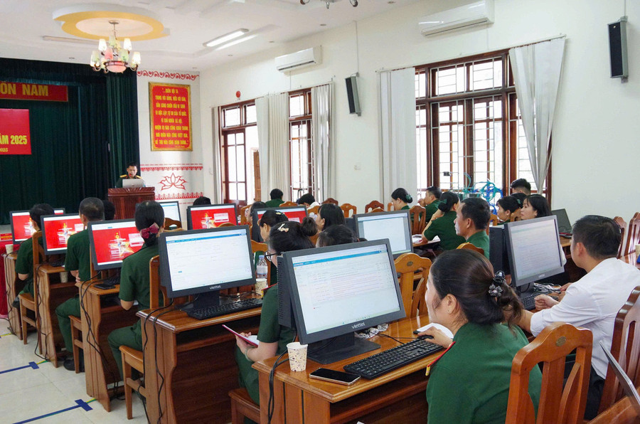 Học viên thực hành các nội dung trong chương trình tập huấn. Ảnh: Đình Khoa z7049210495775-ffb4cec1451ee4bca77a3b38e4d52bee.jpg