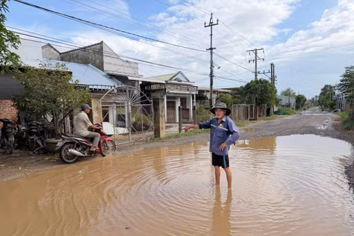 Người dân mong sớm sửa đường hư hỏng sau dự án sân bay Phù Cát