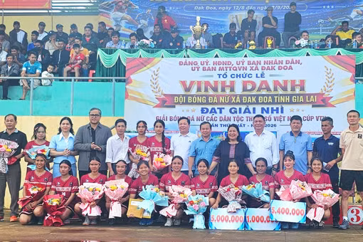 Đak Đoa: Niềm vui kép từ bóng đá
