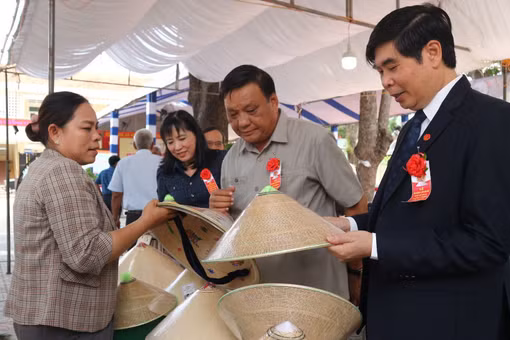 Đầu tư 37,6 tỷ đồng bảo tồn và phát huy giá trị di sản “Nghề chằm nón ngựa Phú Gia”