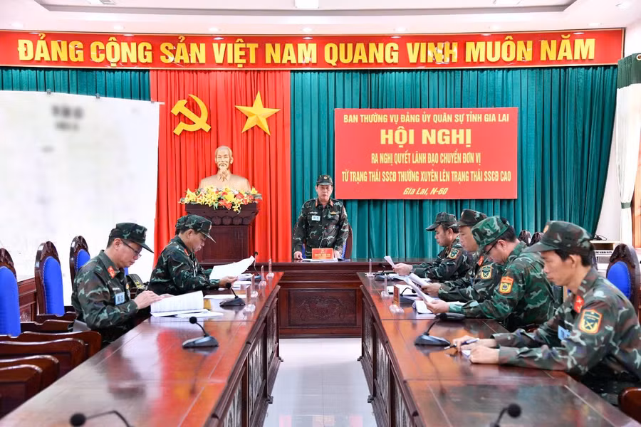 mot-hoi-nghi-ra-nghi-quyet-chuyen-trang-thai-san-sang-chien-dau.jpg