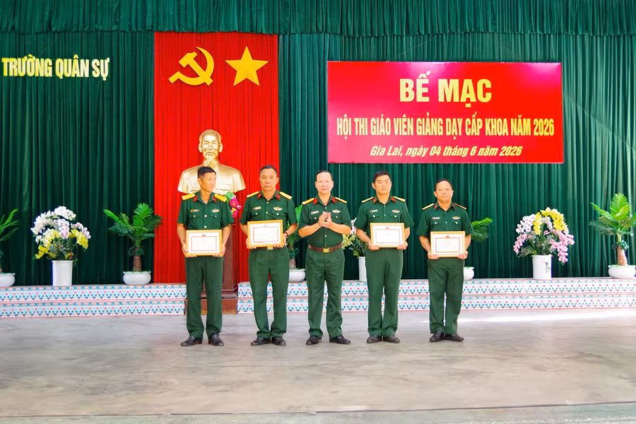 truong-quan-su-quan-doan-34-to-chuc-hoi-thi-giao-vien-day-gioi-cap-khoa.jpg