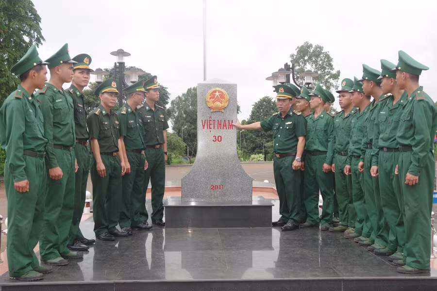 bdbp-to-chuc-cho-chien-si-moi-ve-nguon-hoc-tap-truyen-thong.jpg