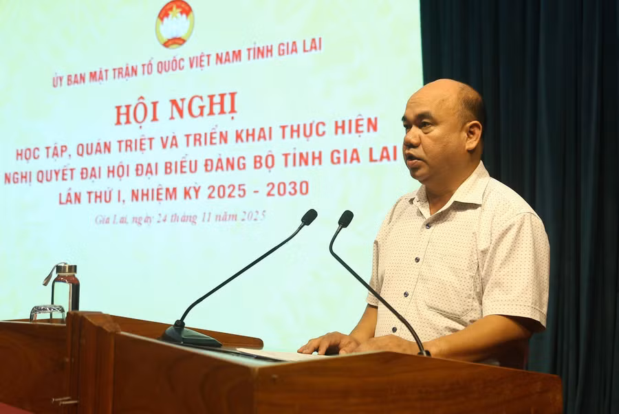 pho-chu-tich-uy-ban-mttq-viet-nam-tinh-siu-trung-phat-bieu-tai-hoi-nghi-anh-hong-phuc.jpg