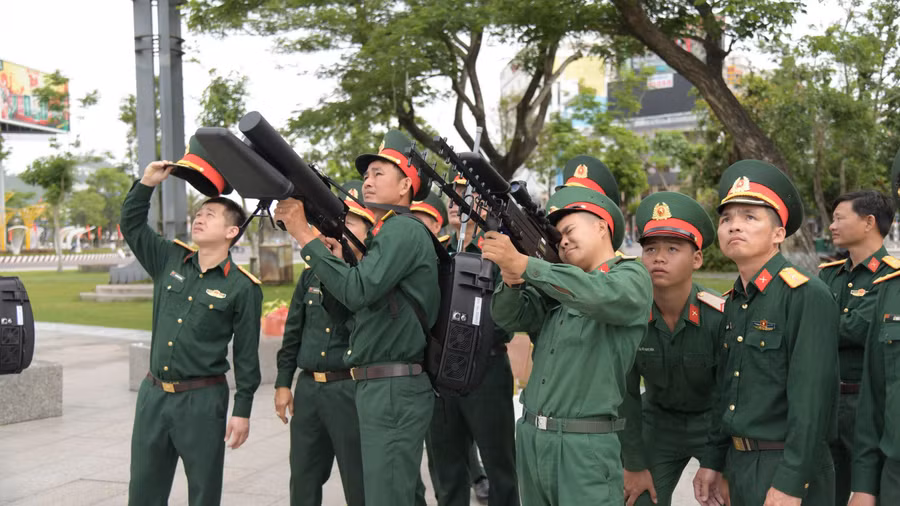 tap-huan-ap-che-phuong-tien-bay-khong-nguoi-lai.jpg