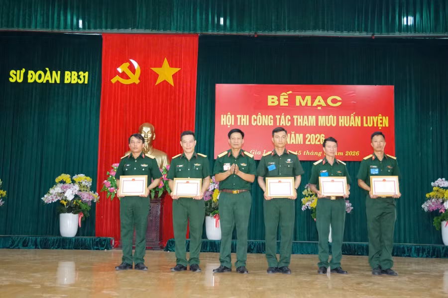 su-doan-31-to-chuc-hoi-thi-cong-tac-tham-muu-huan-luyen.jpg