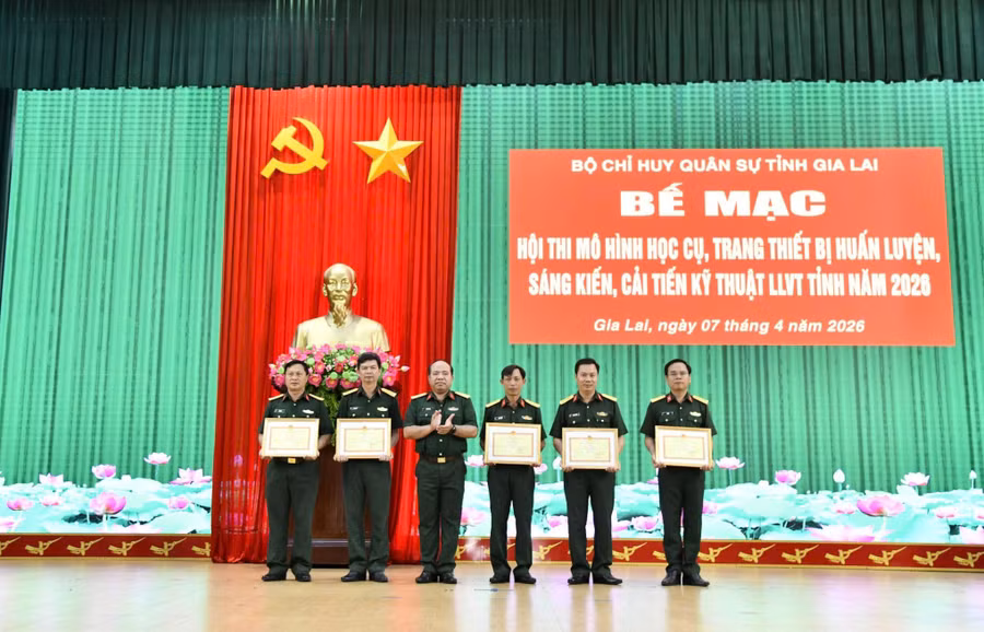 z7699732574807-4cf39bb5e7c15e1912c3e169d6868df6.jpg