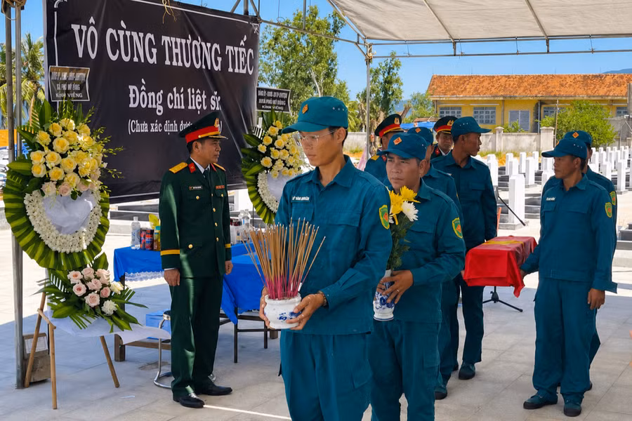 xa-phu-my-dong-to-chuc-truy-dieu-an-tang-hai-cot-liet-si-6174.png