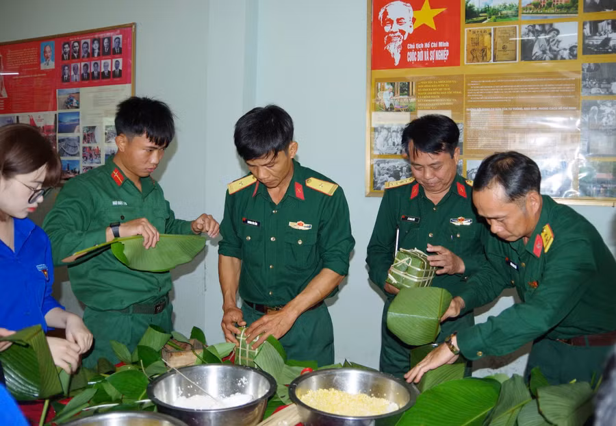 su-doan-31-to-chuc-hoi-thi-banh-chung-xanh.jpg