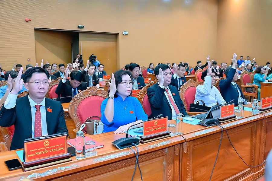 ky-hop-thu-2-hdnd-khoa-13-thong-qua-52-nghi-quyet.jpg
