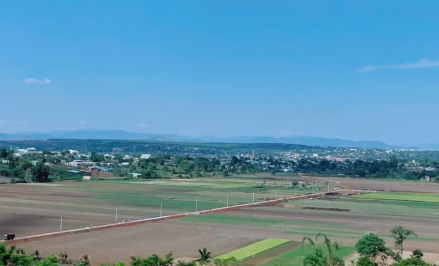 thanh-pho-pleiku-da-dau-tu-hon-55-ty-dong-de-lam-duong-noi-dong-va-dau-tu-he-thong-duong-dien-phuc-vu-san-xuat-tai-canh-dong-ia-chanh.jpg