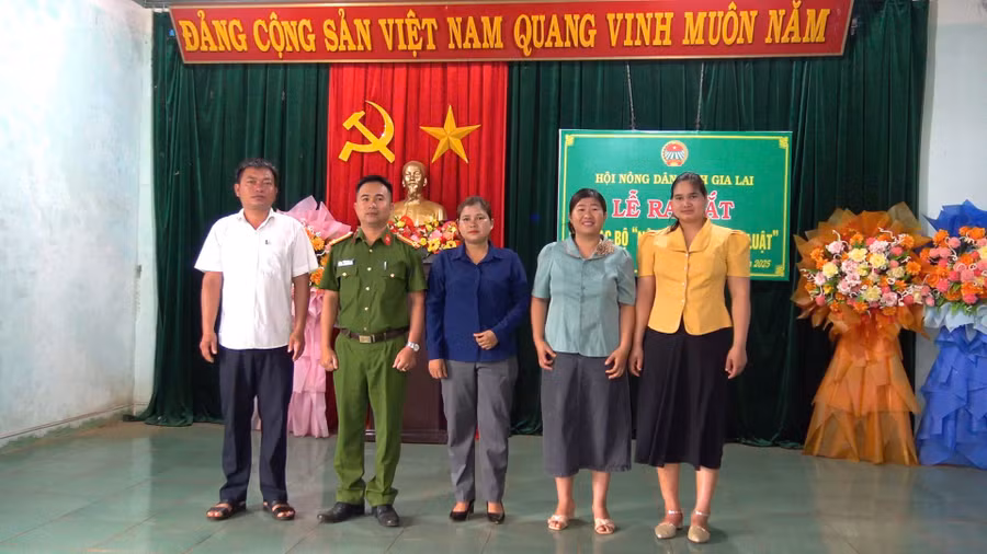 ban-chu-nhiem-cau-lac-bo-nong-dan-voi-phap-luat-co-5-nguoi-anh-ro-lan-vien.jpg