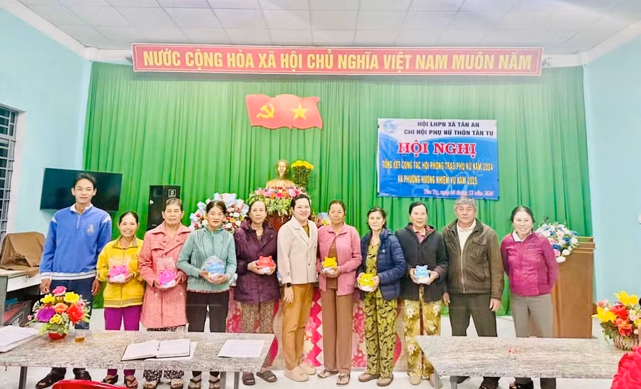 hoi-lhpn-xa-tang-heo-dat-cho-cac-hoi-vien-ngheo-co-hoan-canh-kho-khan-anh-do-nhan-vat-cung-cap.jpg