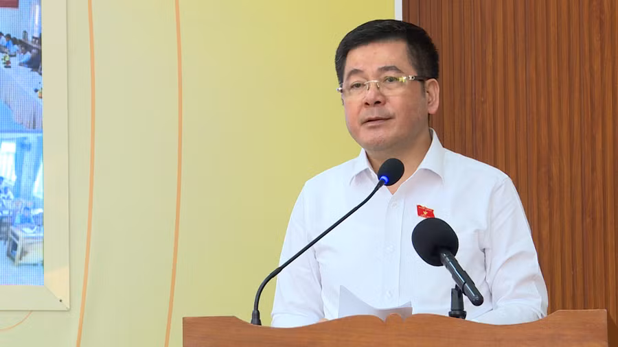 5-pho-chu-tich-quoc-hoi-nguyen-hong-dien-phat-bieu-trao-doi-voi-cu-tri-tai-buoi-tiep-xuc.jpg