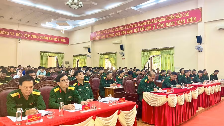 can-bo-chien-si-cong-nhan-vien-va-nguoi-lao-dong-trong-cong-ty-ve-du-buoi-le-anh-nhat-hao.jpg