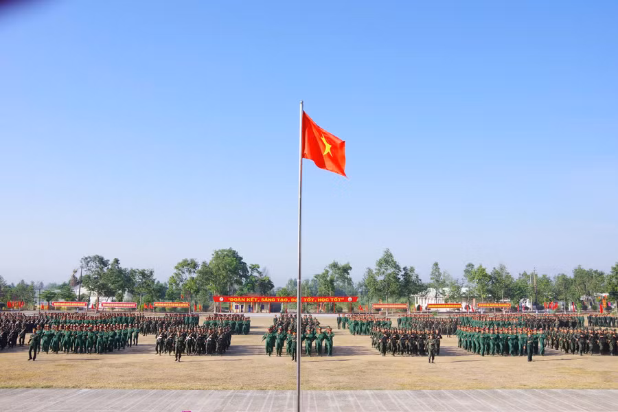hoc-vien-tham-gia-khoa-dao-tao-ha-si-quan-nhan-vien-chuyen-mon.jpg