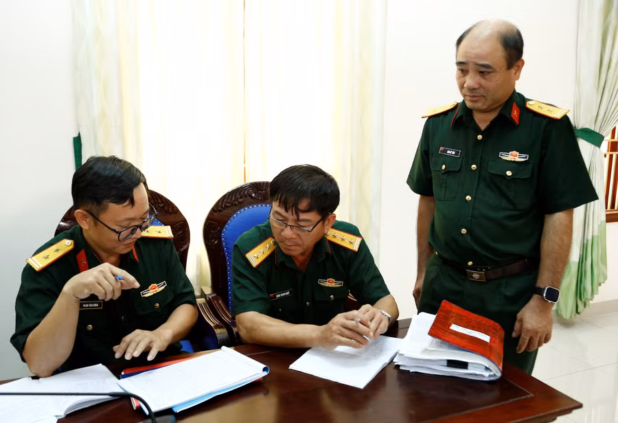 doan-cong-tac-kiem-tra-cac-ho-so-thu-tuc-trong-cong-tac-quan-luc.jpg