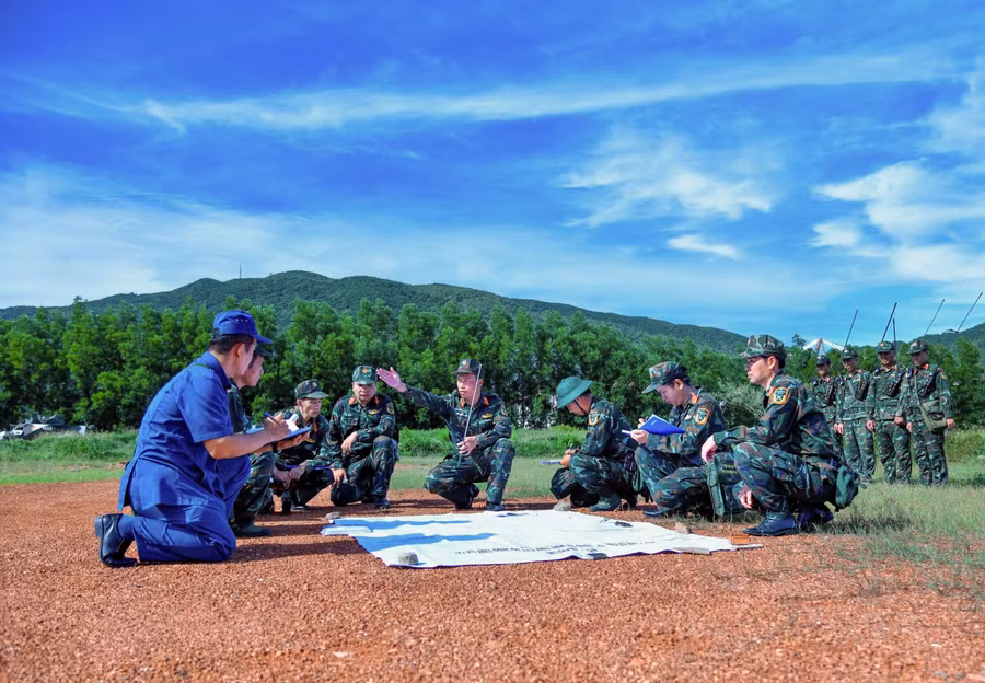 luc-luong-vu-trang-tinh-huan-luyen-sat-thuc-te-cung-co-the-tran-quoc-phong-toan-dan.jpg