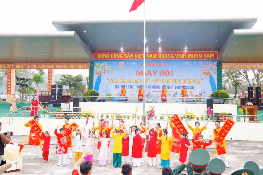 lu-doan-573-to-chuc-ngay-hoi-xuan-doan-ket-tet-tham-tinh-quan-dan.jpg