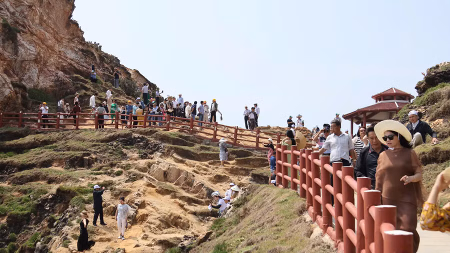 du-xuan-nhon-nhip-tu-pho-nui-ra-bien.jpg