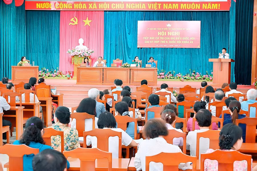 quang-canh-buoi-tiep-xuc-cu-tri-anh-duc-thuy.jpg