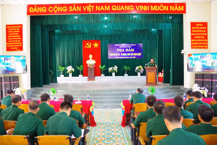 truong-quan-su-quan-doan-34-to-chuc-toa-dam-ve-chuyen-doi-so.jpg
