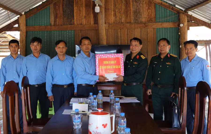bo-chqs-tinh-tham-chuc-tet-doi-k52.jpg