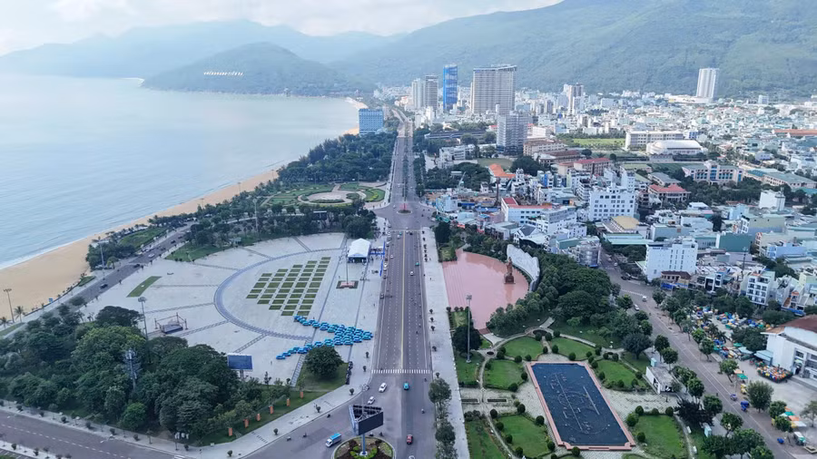 csgt-se-phan-luong-cac-tuyen-duong-huong-ve-quang-truong-nguyen-tat-thanh-de-dam-bao-ttatgt-phuc-vu-to-chuc-chuong-trinh-nghe-thuat-dac-biet-chao-mung-thanh-cong-dai-hoi-dai-bieu-dang-bo-dang-tinh-gia-lai.jpg