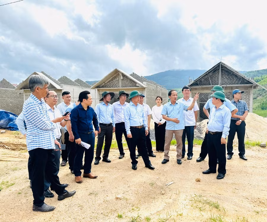 bi-thu-tinh-uy-kiem-tra-tai-du-an-du-an-bo-tri-on-dinh-dan-cu-vung-thien-tai-lang-tbung-xa-dak-song-anh-hong-thuong.jpg