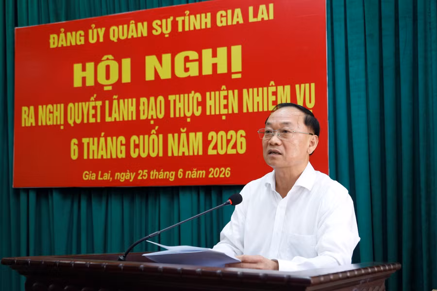 Bí thư Tỉnh ủy Thái Đại Ngọc - Bí thư Đảng ủy Quân sự tỉnh phát biểu tại hội nghị. Ảnh: H.P