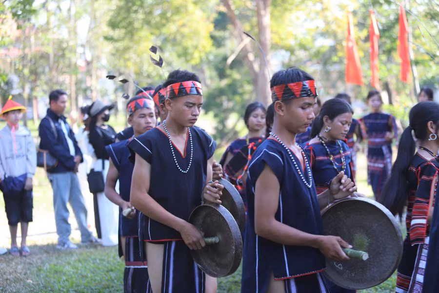 to-chuc-chuong-trinh-dem-cong-chieng-cuoi-tuan-thuong-thuc-va-trai-nghiem-tai-lang-vinh-an.jpg