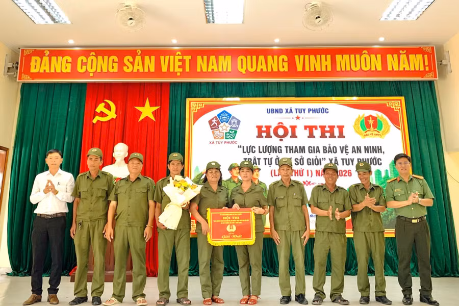hoi-thi-luc-luong-tham-gia-bao-ve-an-ninh-trat-tu-co-so-gioi.jpg