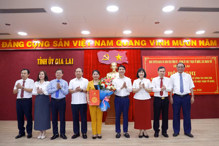 chuyen-chuc-nang-nhiem-vu-cong-tac-dan-van-ve-dang-uy-mttq-cac-doan-the-tinh.jpg