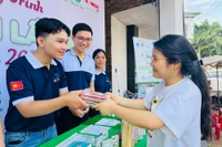 Nhóm từ thiện Fly To Sky phát động chương trình “Đổi sách lấy cây”