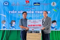 Chi đoàn Báo và PTTH Gia Lai tặng quà hỗ trợ học sinh Trường Tiểu học số 2 Phước Sơn