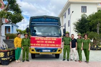 Trại giam Gia Trung quyên góp nhu yếu phẩm hỗ trợ đồng bào vùng lũ