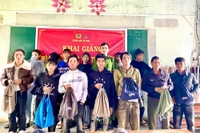 Công an xã Hra khai giảng “Lớp học tình thương”