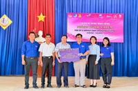 Tỉnh Đoàn-Hội đồng Đội tỉnh Gia Lai tặng phòng tin học cho trường học ở huyện Kbang và Đak Pơ